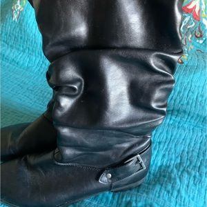 Bought at Maurice’s. Size 8 and they are black. Hardly worn.